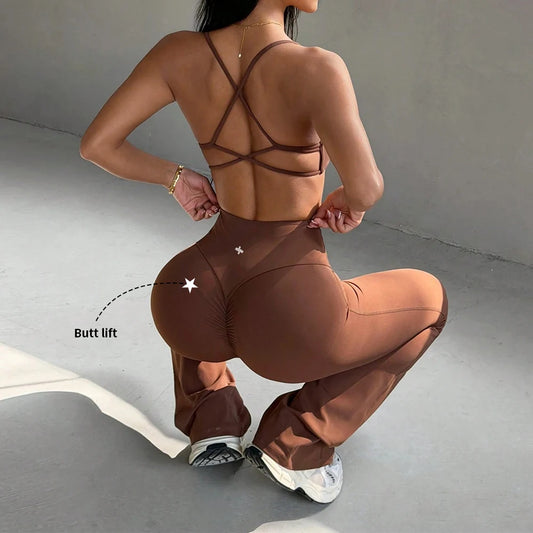 Conjunto de yoga con sujetador deportivo y pantalón acampanado